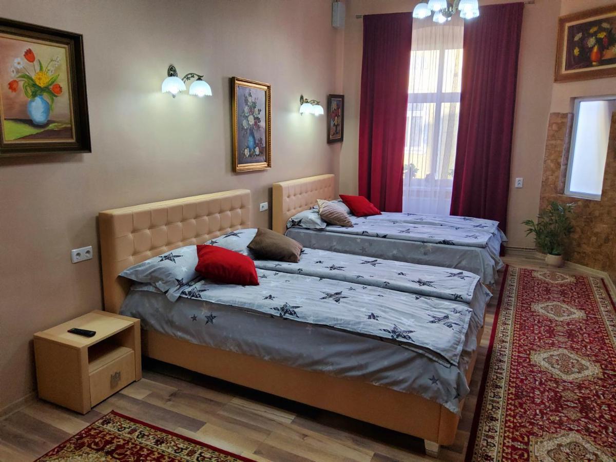 فندق Sissy Vendeghaz Tîrgu Secuiesc المظهر الخارجي الصورة